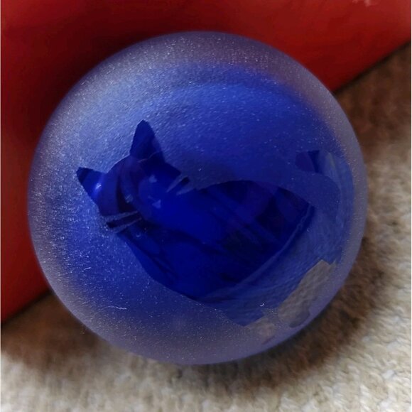 Janette Kennedy Blue Frosted Glass Cat Figure Silhouette JK Signed Paperweight - Picture 4 of 5